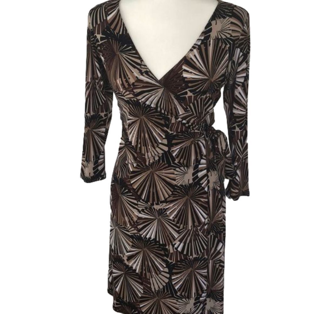 Lily wrap dress geometric design size 6